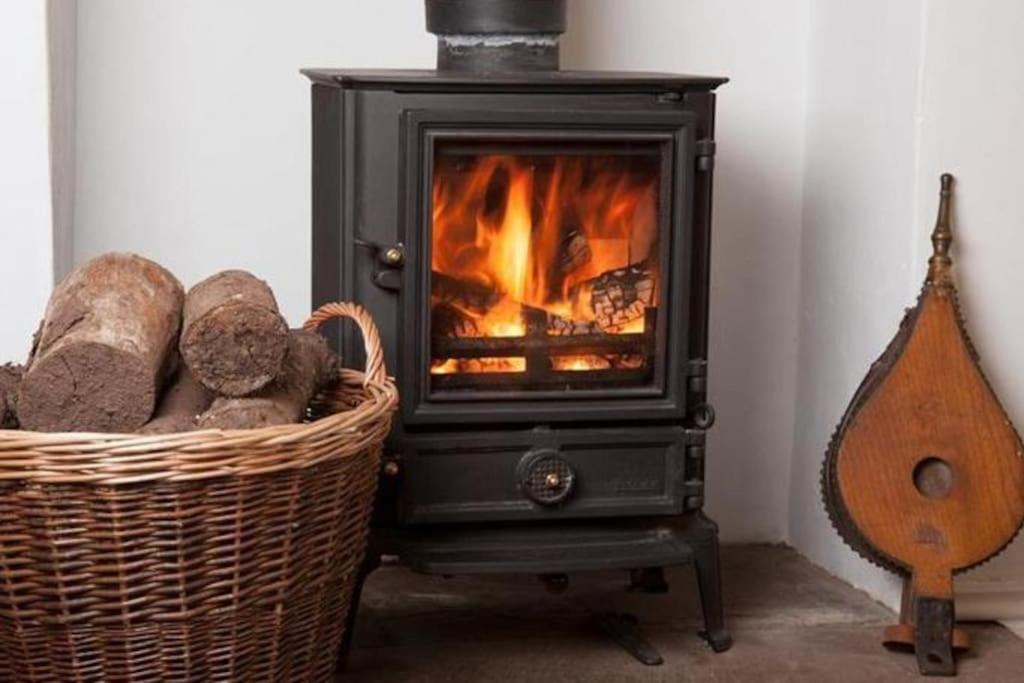Scenic Welsh Cottage In The Brecon Beacons 크릭호웰 외부 사진