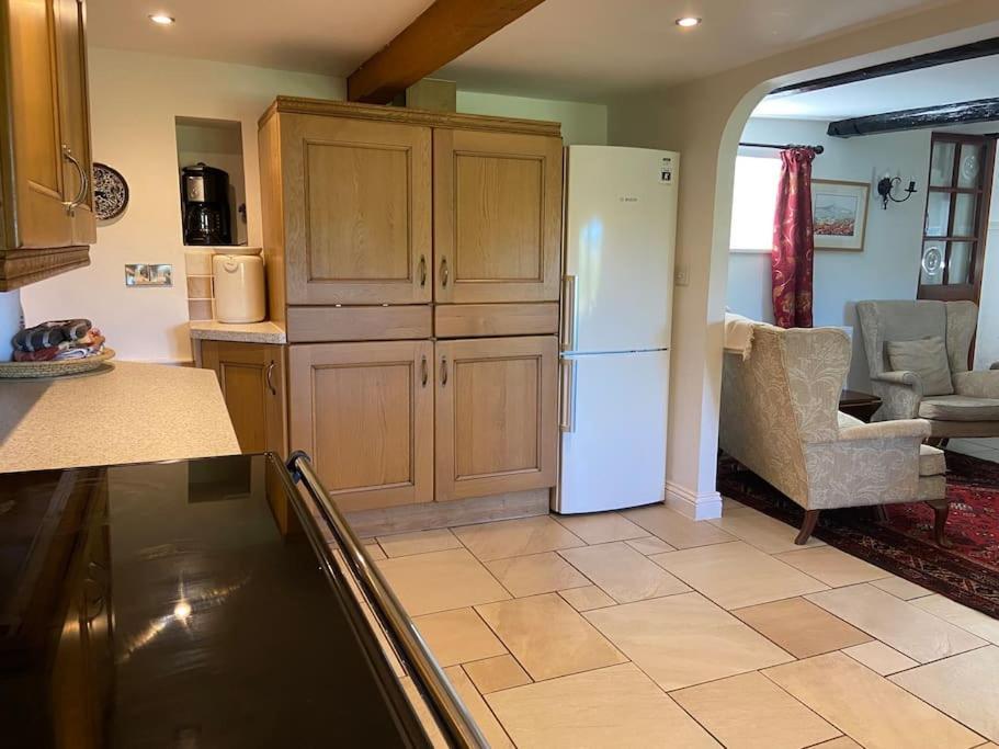 Scenic Welsh Cottage In The Brecon Beacons 크릭호웰 외부 사진