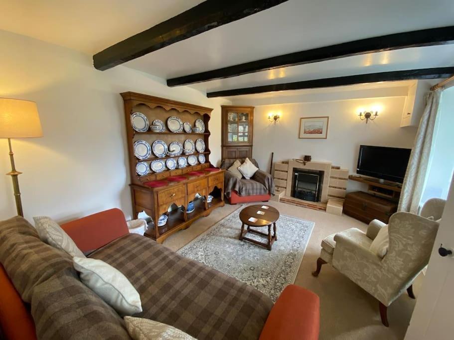 Scenic Welsh Cottage In The Brecon Beacons 크릭호웰 외부 사진