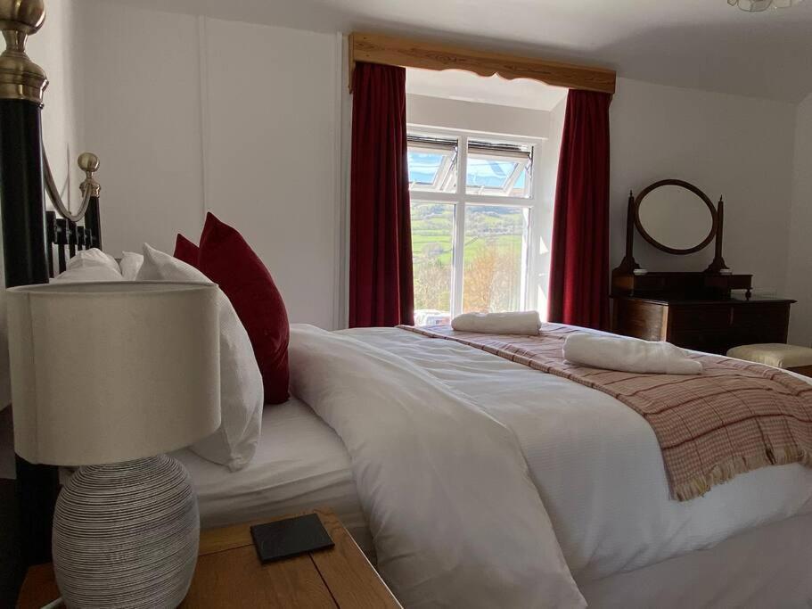 Scenic Welsh Cottage In The Brecon Beacons 크릭호웰 외부 사진