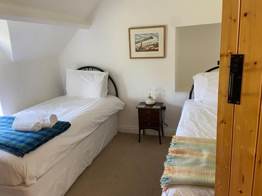 Scenic Welsh Cottage In The Brecon Beacons 크릭호웰 외부 사진